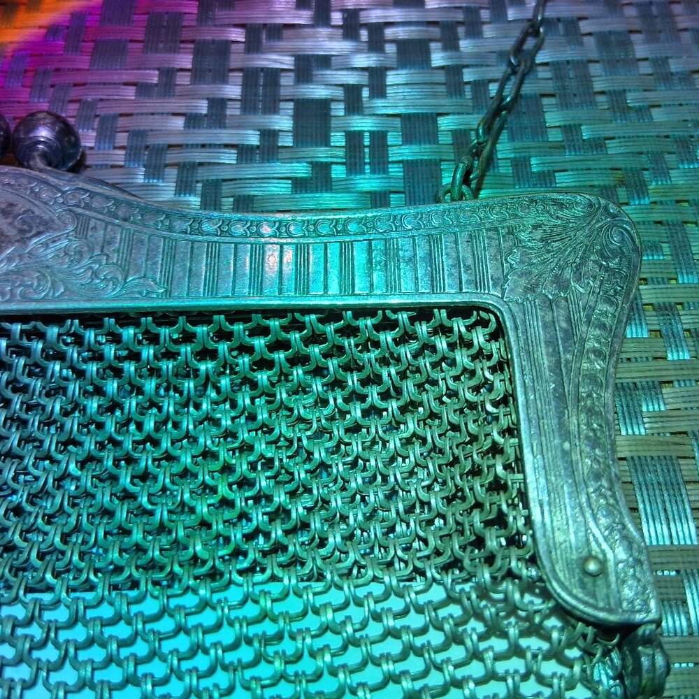 Shimmering (1910-1920) German-Ag Mesh Coin Pouch with Crest Plate & Talon Zipper - Picture 13 of 16